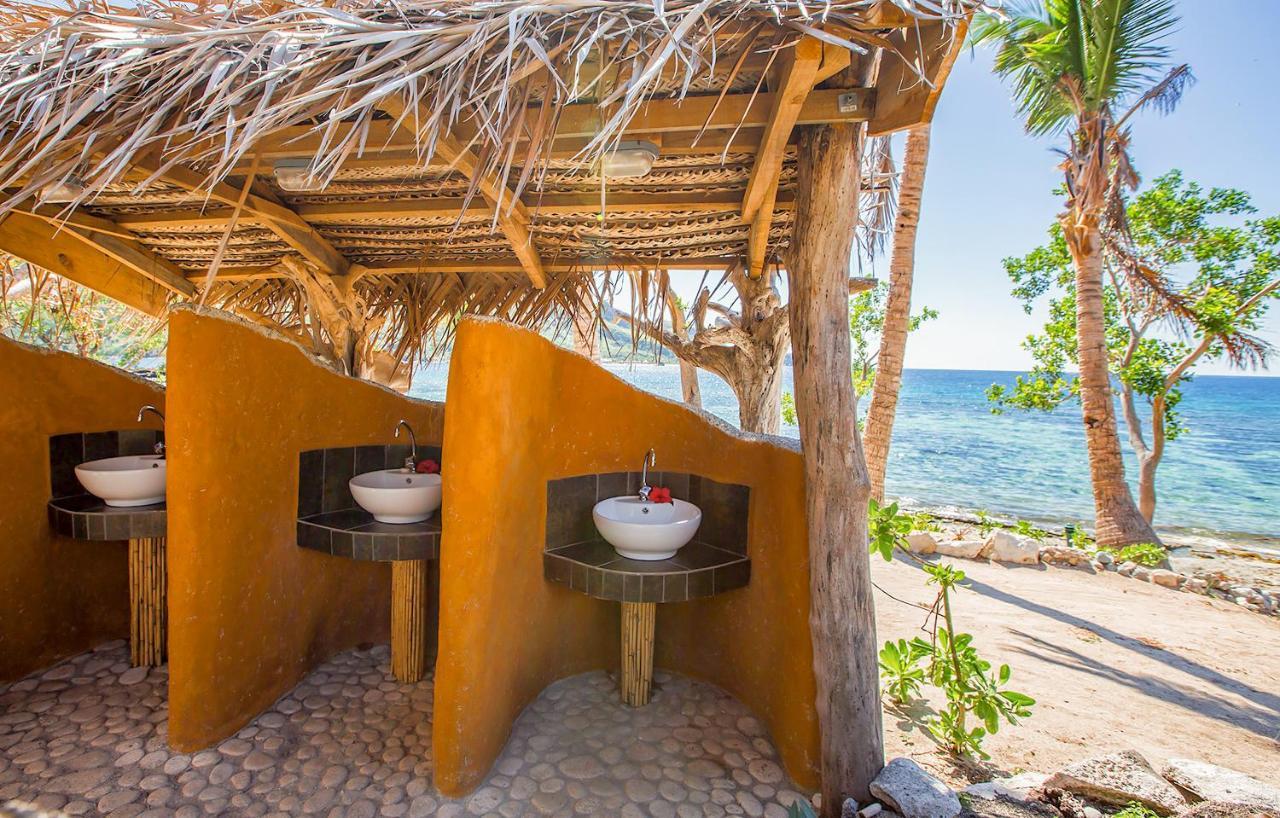 Barefoot Kuata Island Resort Екстериор снимка