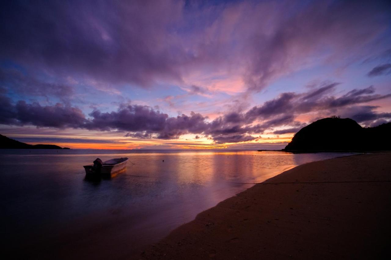 Barefoot Kuata Island Resort Екстериор снимка
