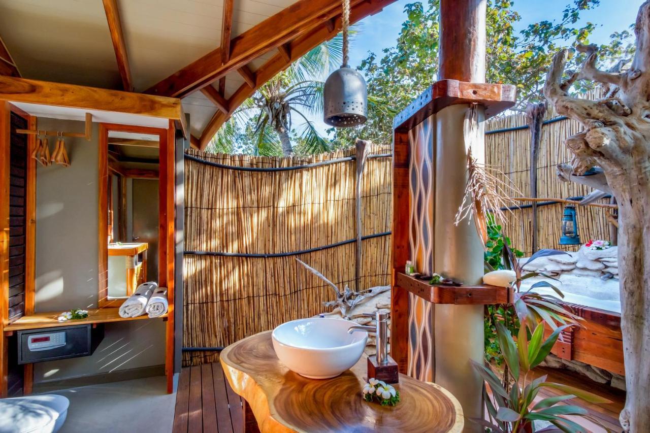 Barefoot Kuata Island Resort Екстериор снимка