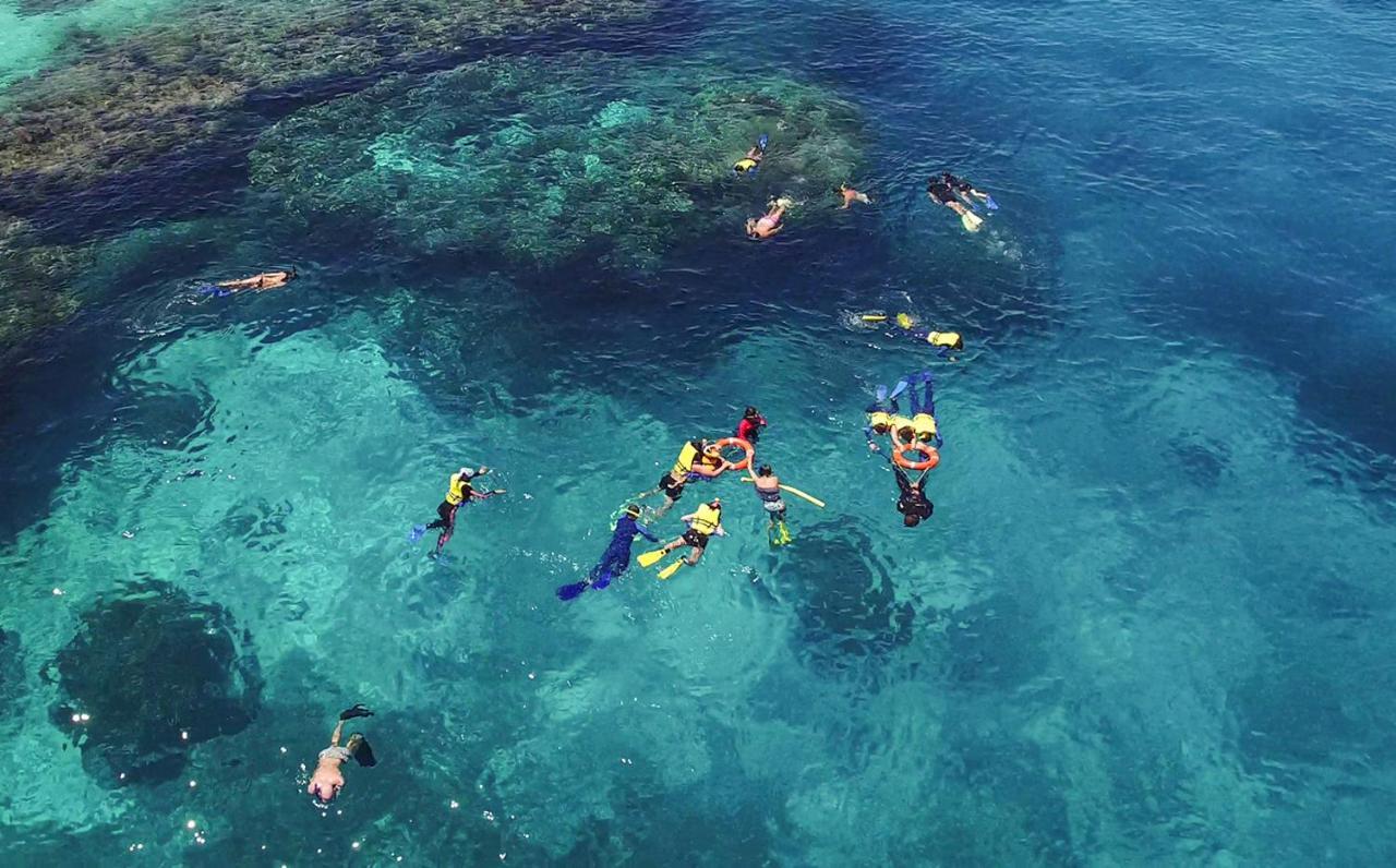 Barefoot Kuata Island Resort Екстериор снимка