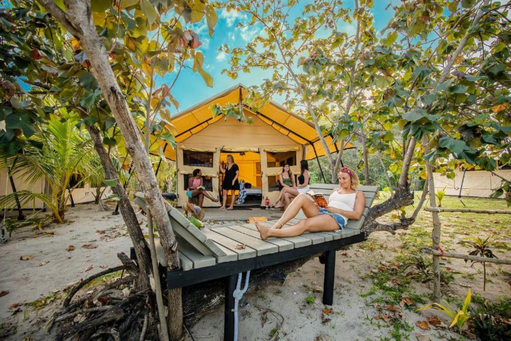 Barefoot Kuata Island Resort Екстериор снимка