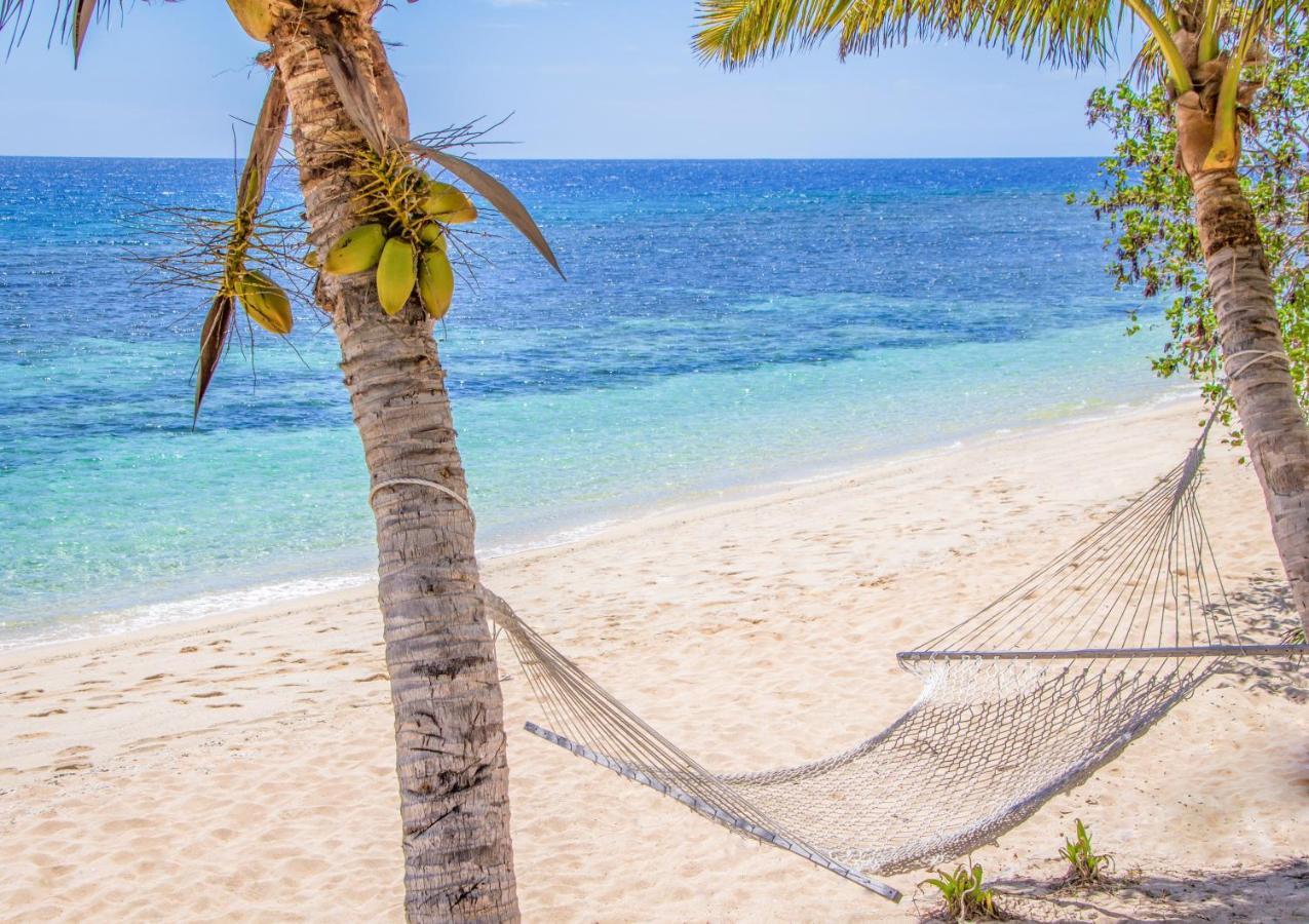 Barefoot Kuata Island Resort Екстериор снимка