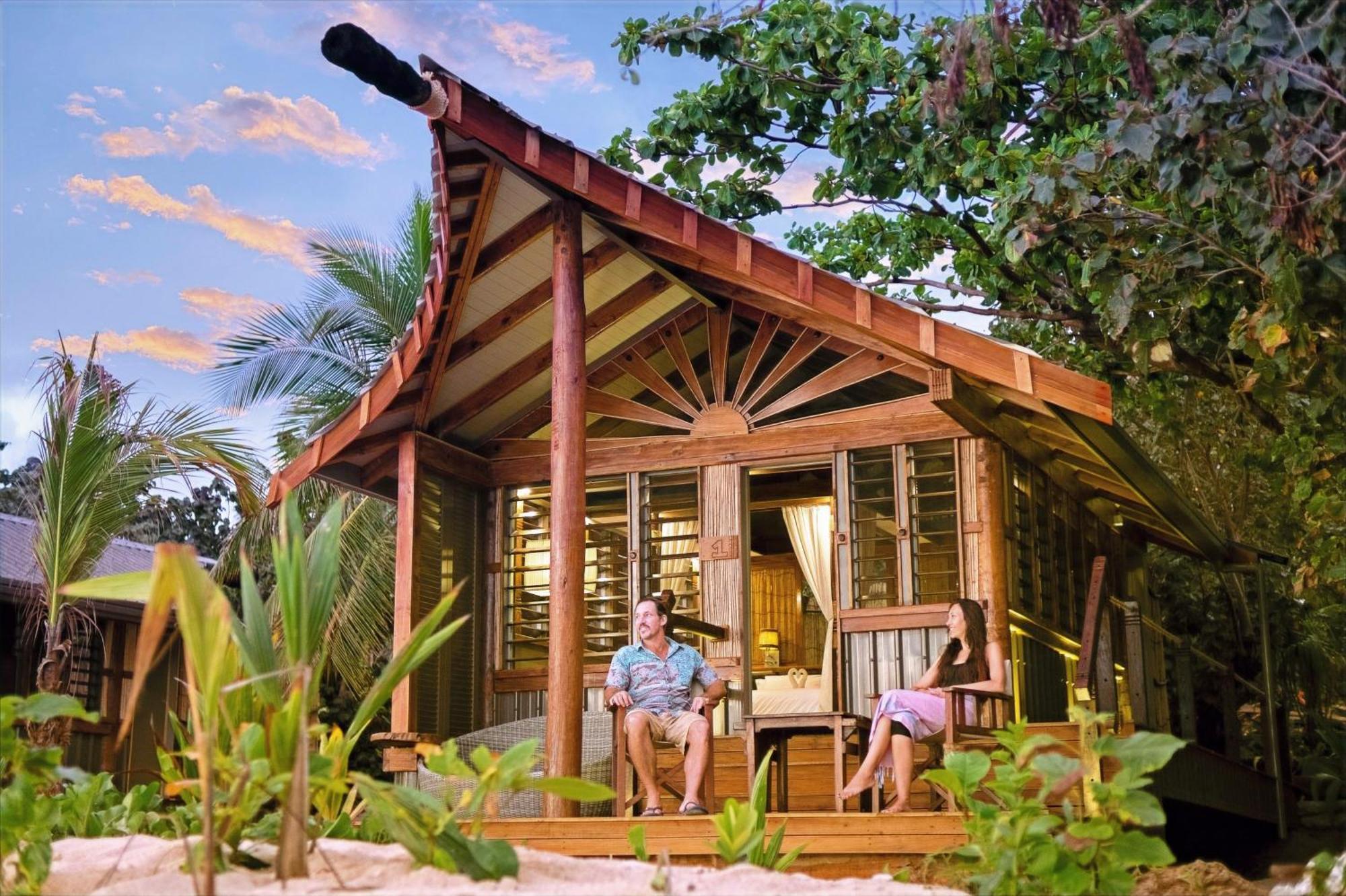 Barefoot Kuata Island Resort Екстериор снимка