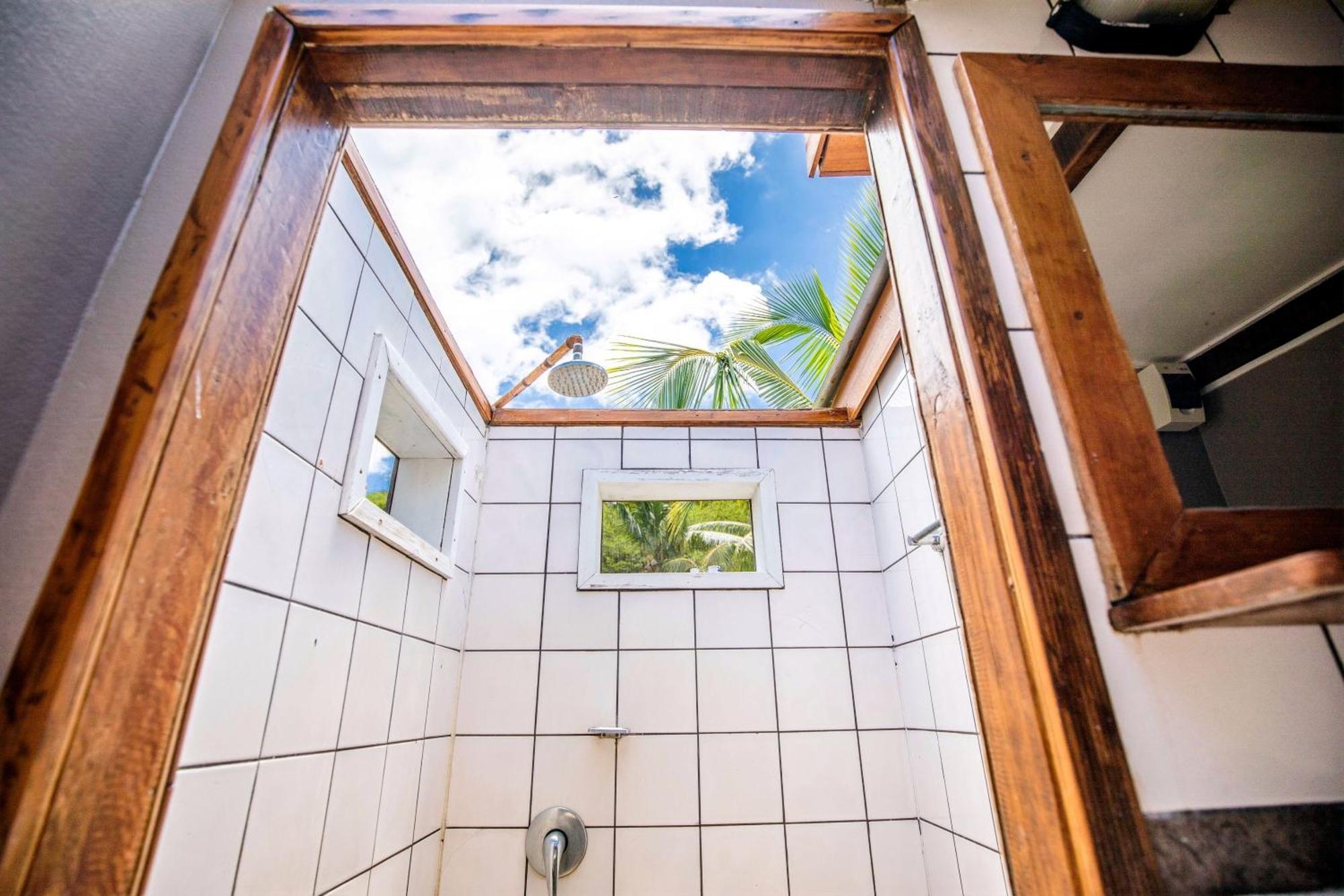 Barefoot Kuata Island Resort Екстериор снимка