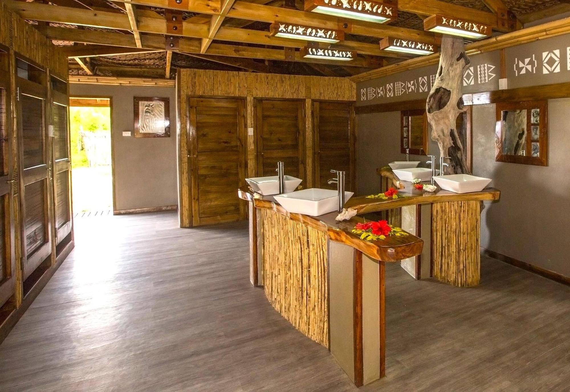 Barefoot Kuata Island Resort Екстериор снимка