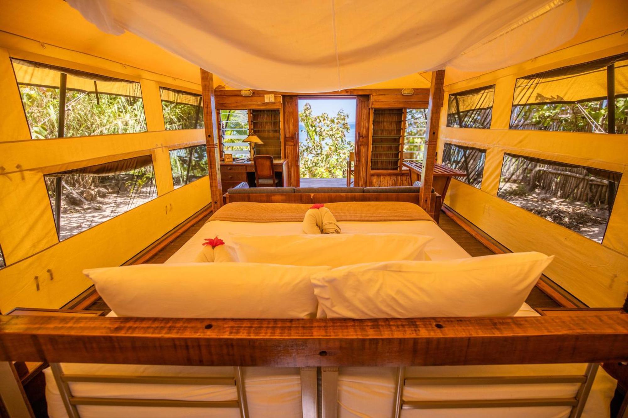 Barefoot Kuata Island Resort Екстериор снимка