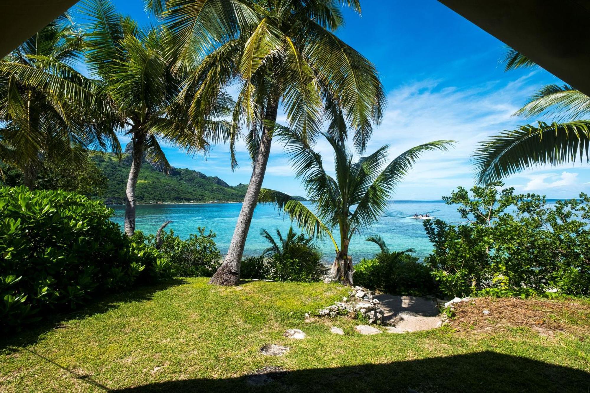 Barefoot Kuata Island Resort Екстериор снимка
