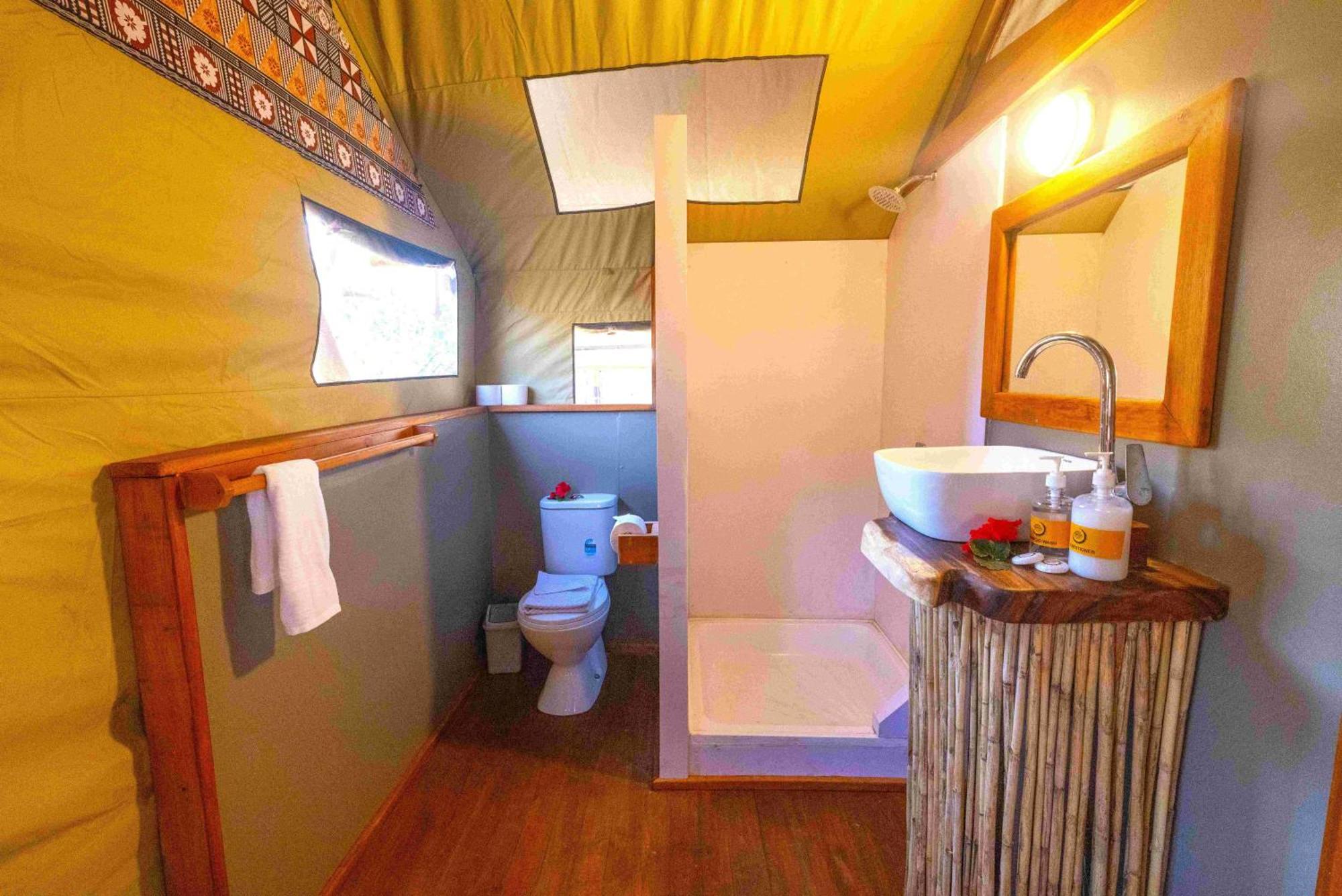 Barefoot Kuata Island Resort Екстериор снимка