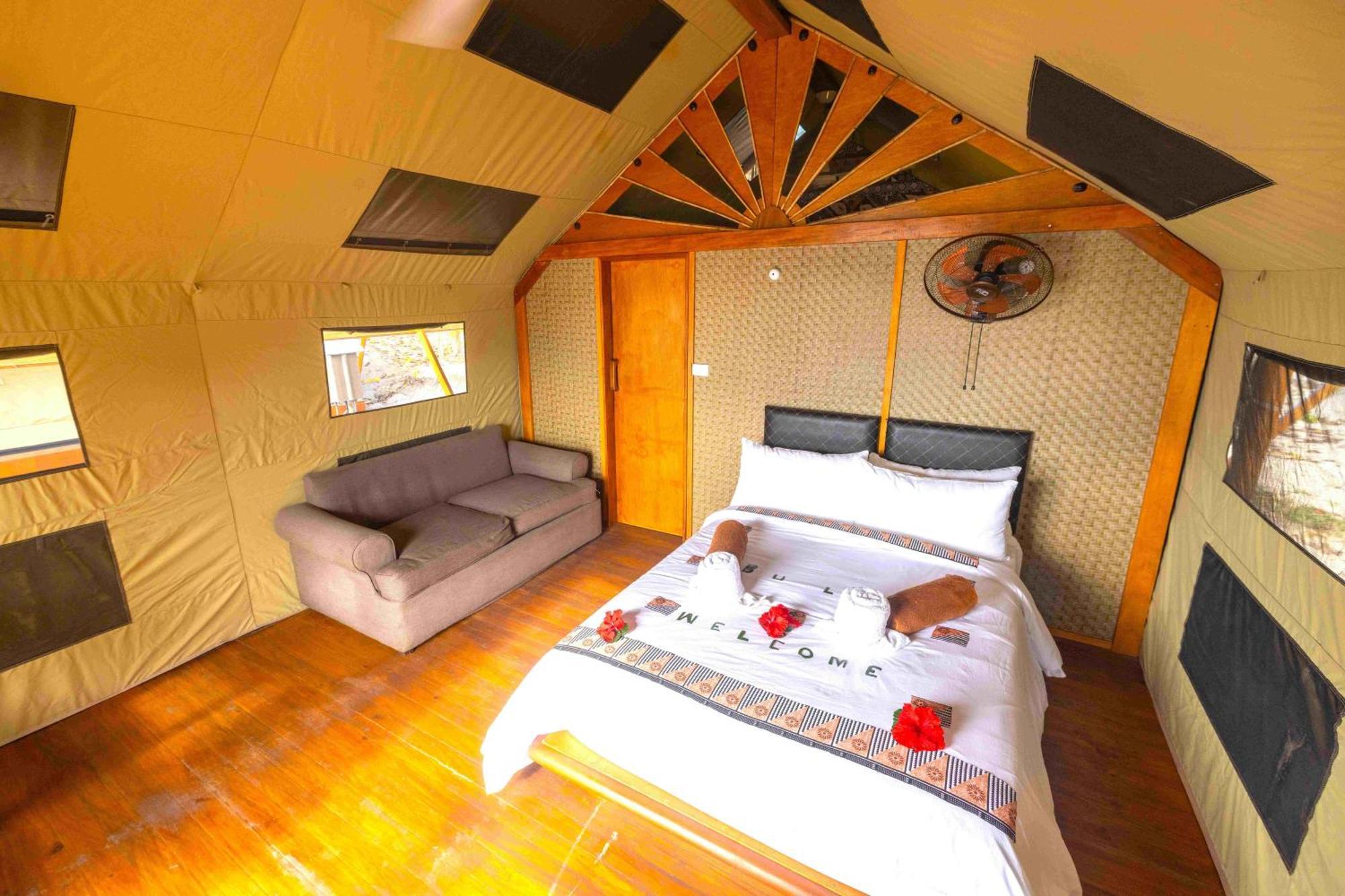 Barefoot Kuata Island Resort Екстериор снимка