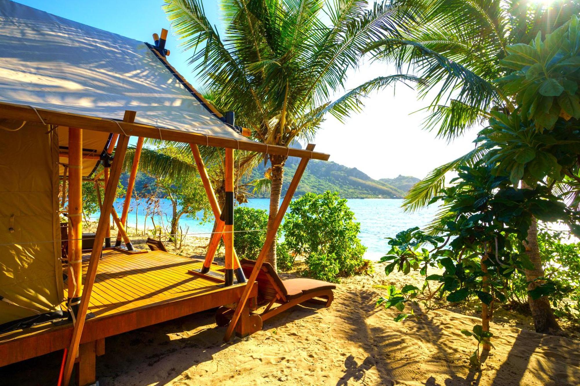 Barefoot Kuata Island Resort Екстериор снимка