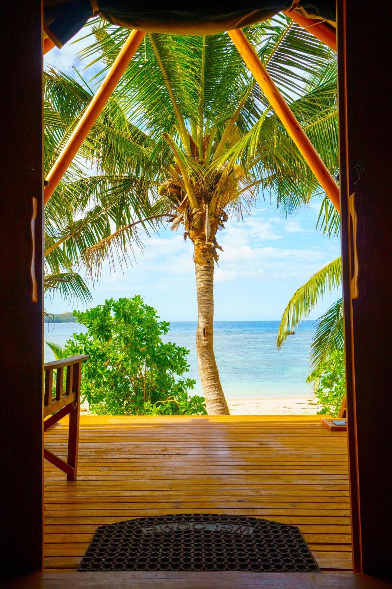 Barefoot Kuata Island Resort Екстериор снимка